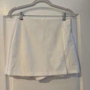 Aqua Bloomingdale’s White Slit Mini Skort Size Small